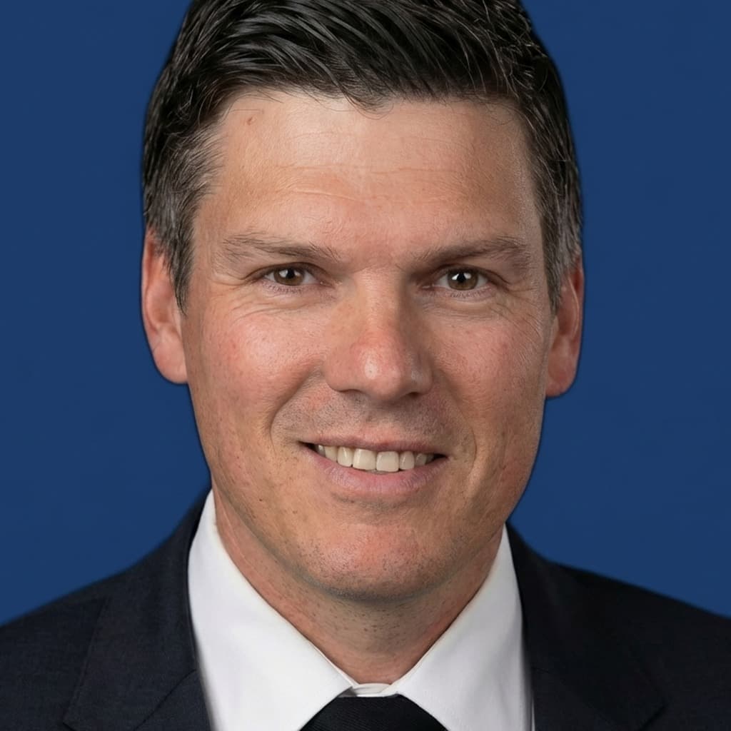 Photo of Elliott Routly, CFA